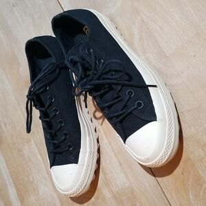 CONVERSE lug sole Shoes, size 8.5, black & cream, excellent preowned condition